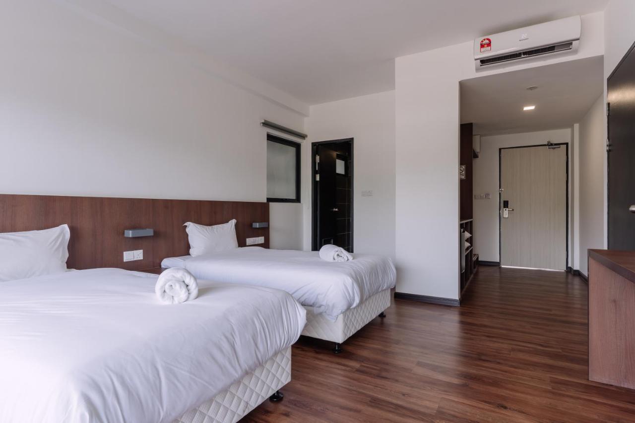 Roxy Sematan Villa & Townhouse Exterior foto